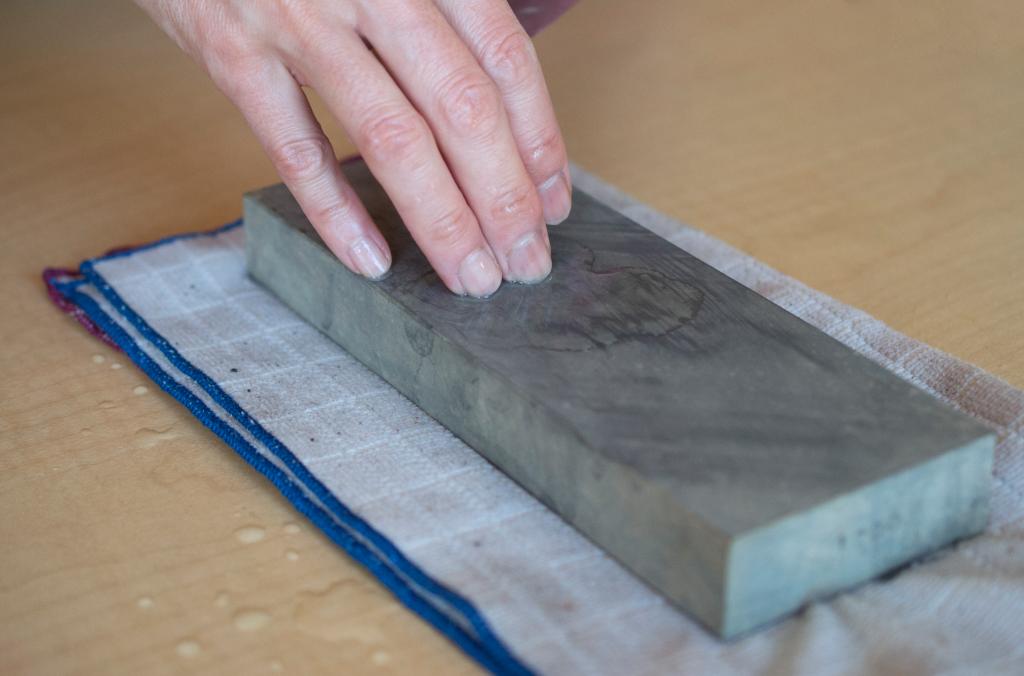How to Sharpen Japanese Kitchen Knives Japanese Hand Tools Suzukiya