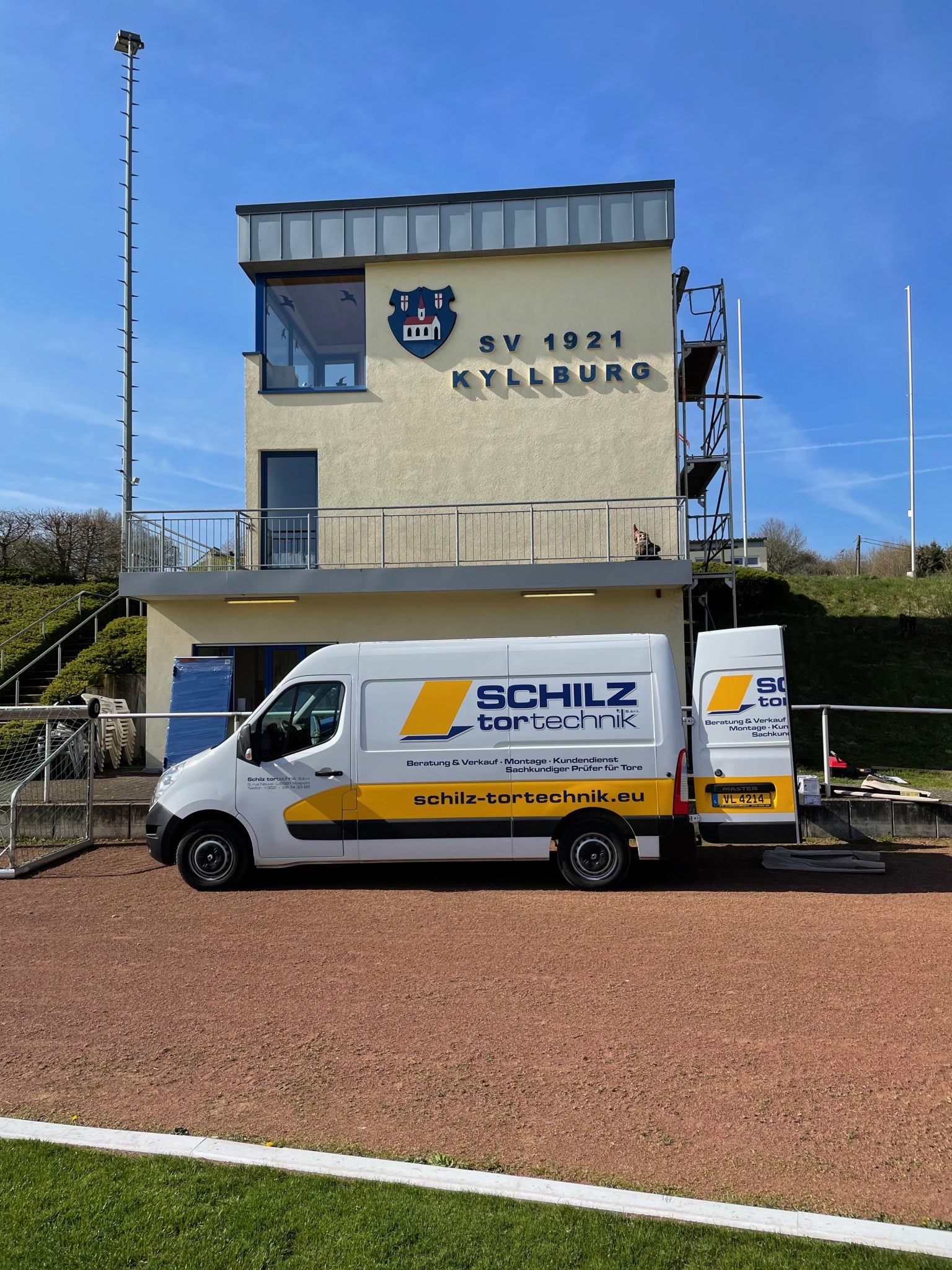 Da Bohrt Und Stemmt Der Chef Noch Selbst Tortechnik Schilz Sportverein Kyllburg 1921 E V