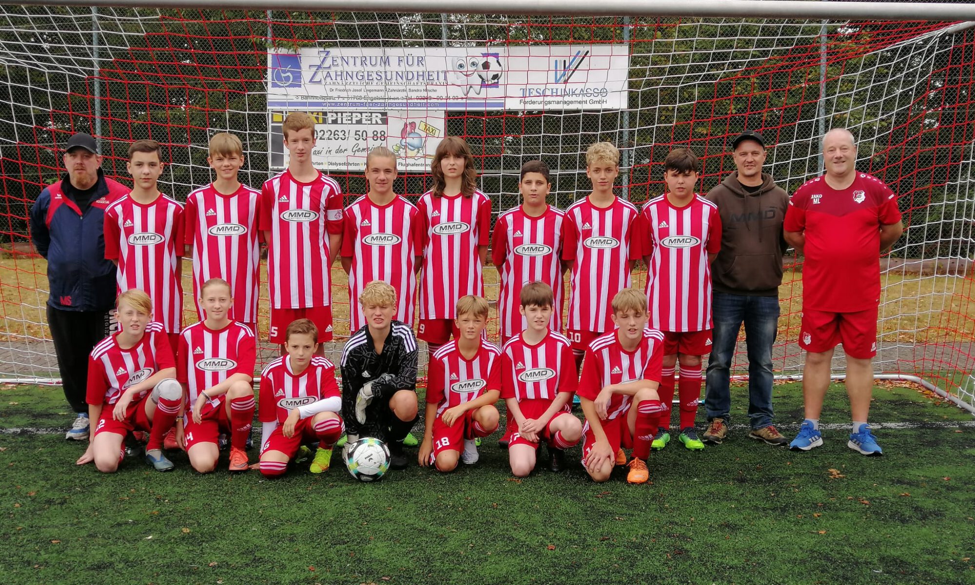 Firma MMD aus Wiehl sponsert CJugend neue Trikots! SV Schnellenbach