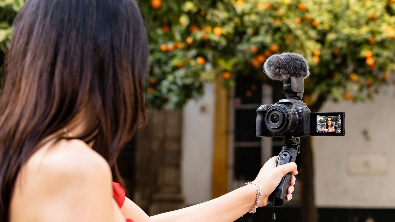 8 Best Vlogging Cameras for Beginners Swallow Press