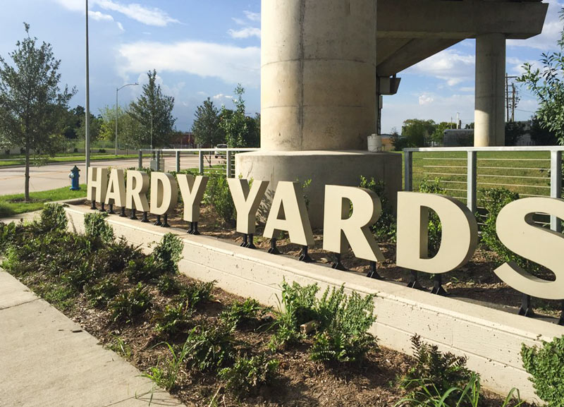 Hardy Yards Signs Back Up, Hardier Than Ever Swamplot