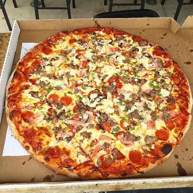 How Big is a 24 Inch Pizza Swartzsdeli