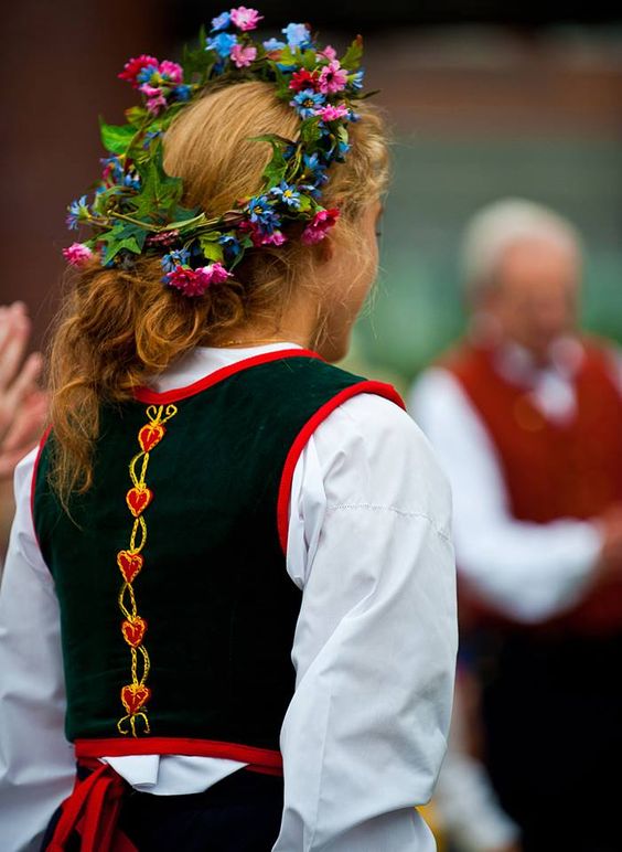 Midsommar flower crown/midsommar floral head wreath/costume headpiece