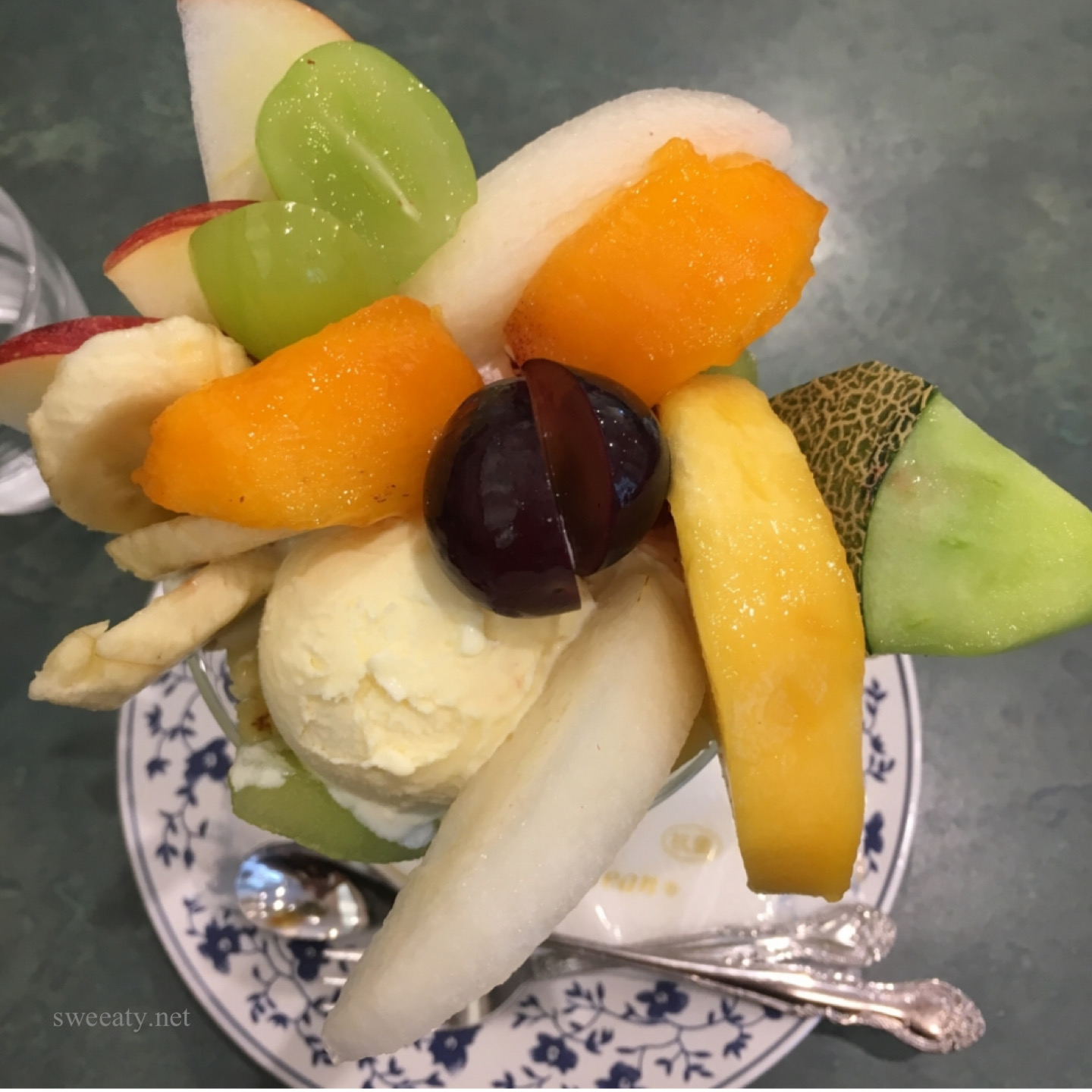 西新宿ストロベリーフィールズのフルーツサンドがボリューミーで大満足！ Sweeaty sweet! we! eat! 甘いもの大好きな