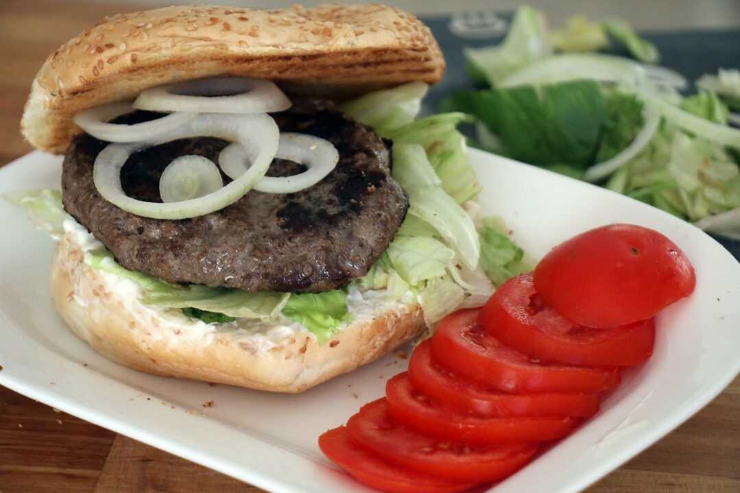 המבורגר מושלם על האש,מתכון להמבורגר עם טיפים והמלצות סוויט דולי