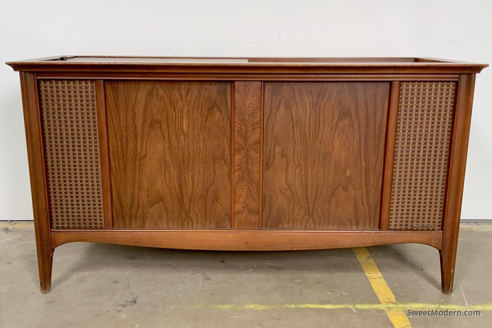 Vintage Midcentury Console Stereo By Magnavox MCM Vintage Console