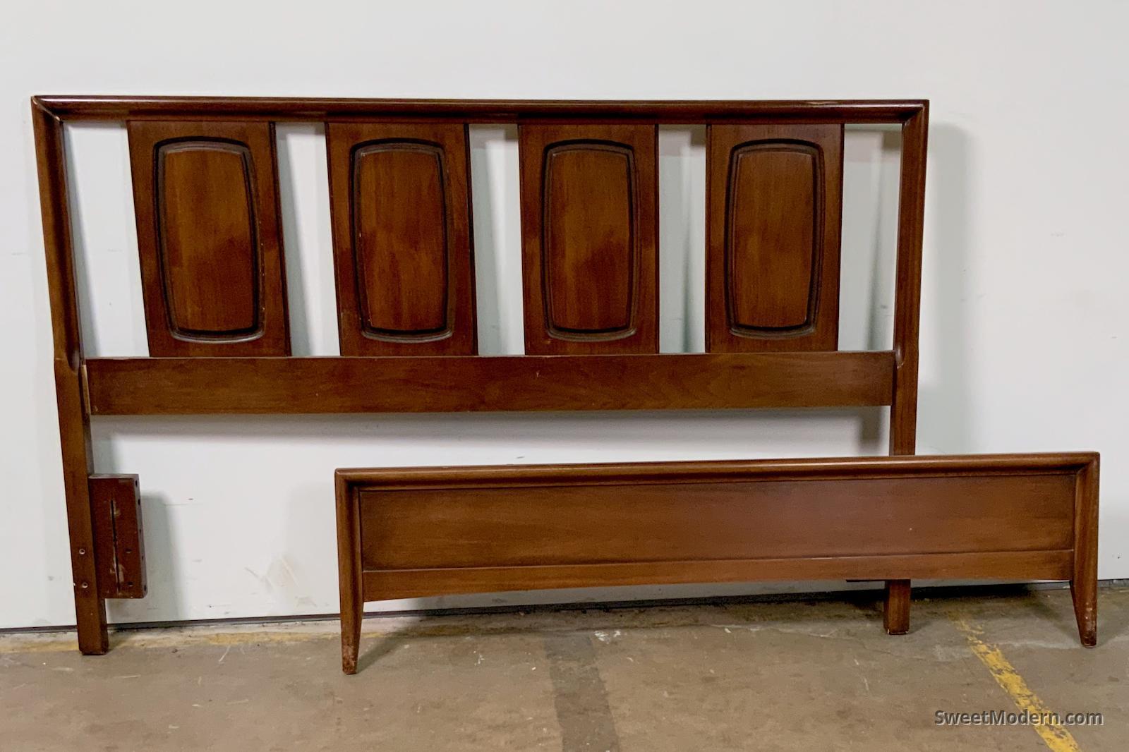 Broyhill Emphasis Queen / Full Bed Midcentury Beds & Headboards For