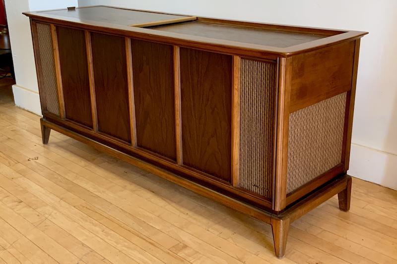 Vintage Midcentury Console Stereo By Magnavox MCM Vintage Console