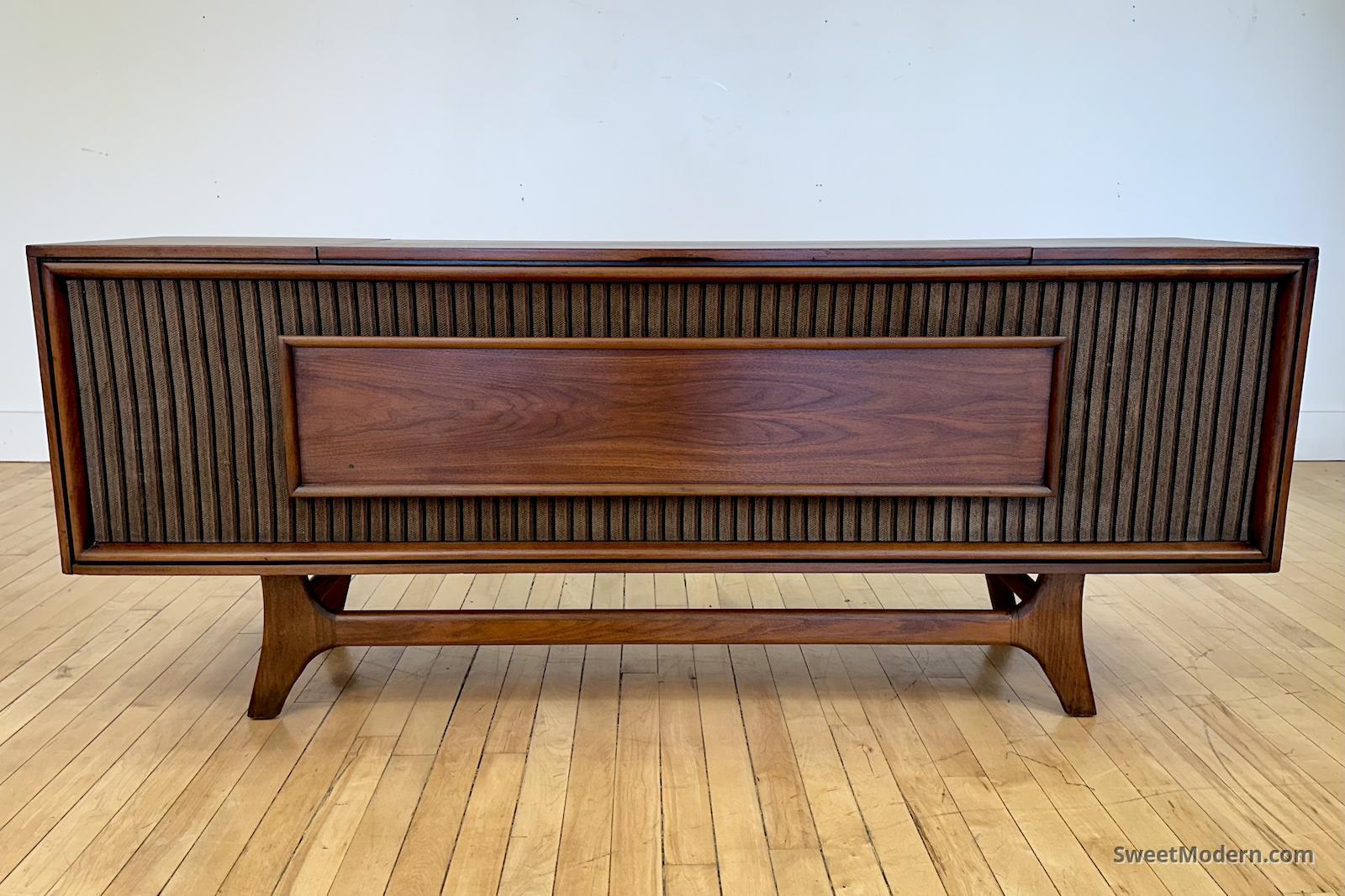 Sleek Midcentury Modern GE Console Stereo Large Consoles Sweet Modern, Akron, OH