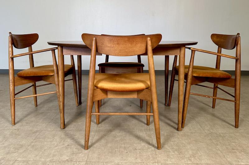 Broyhill Brasilia Round Dining Set with 4 Chairs 4 Chairs Sweet