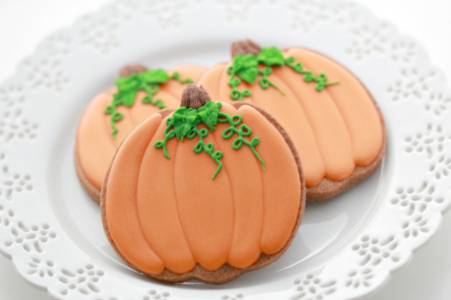 {Video} How to Decorate Pumpkin Cookies Sweetopia