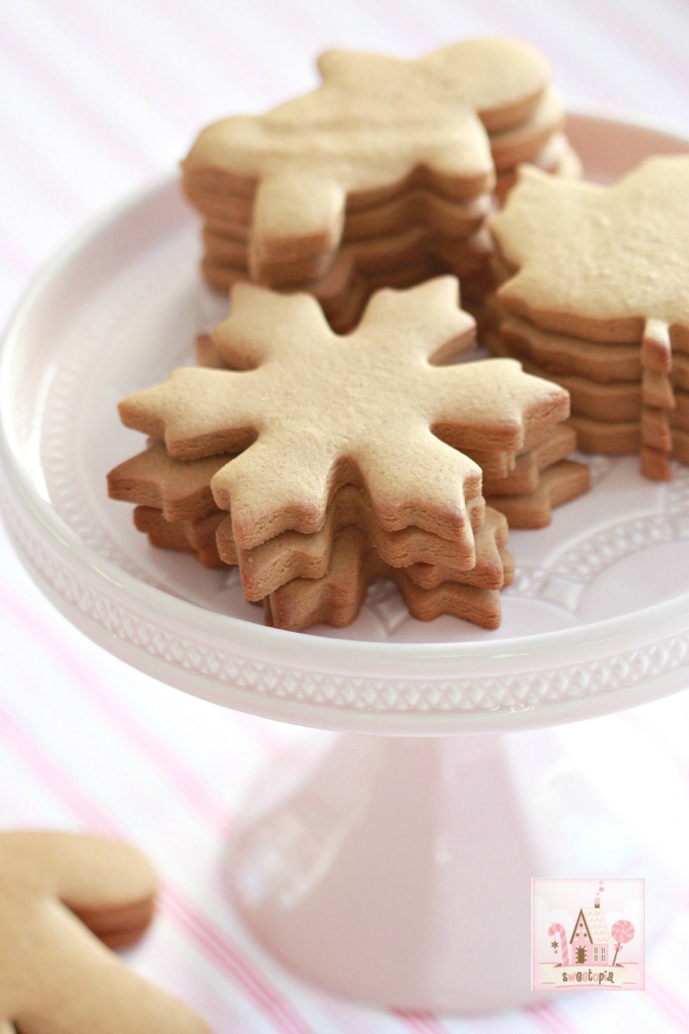 (Video & Recipe) How to Make Gingerbread CutOut Cookies & Decorate