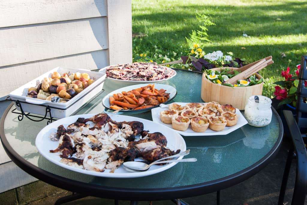 How to have a farm to table dinner in your backyard {recipes, decor