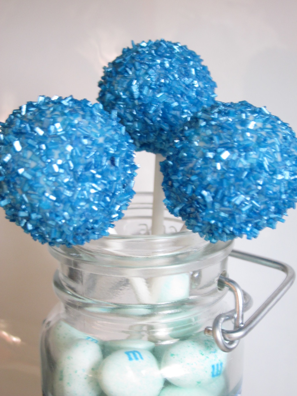 Blue Cake Pops SweetTemptations.me