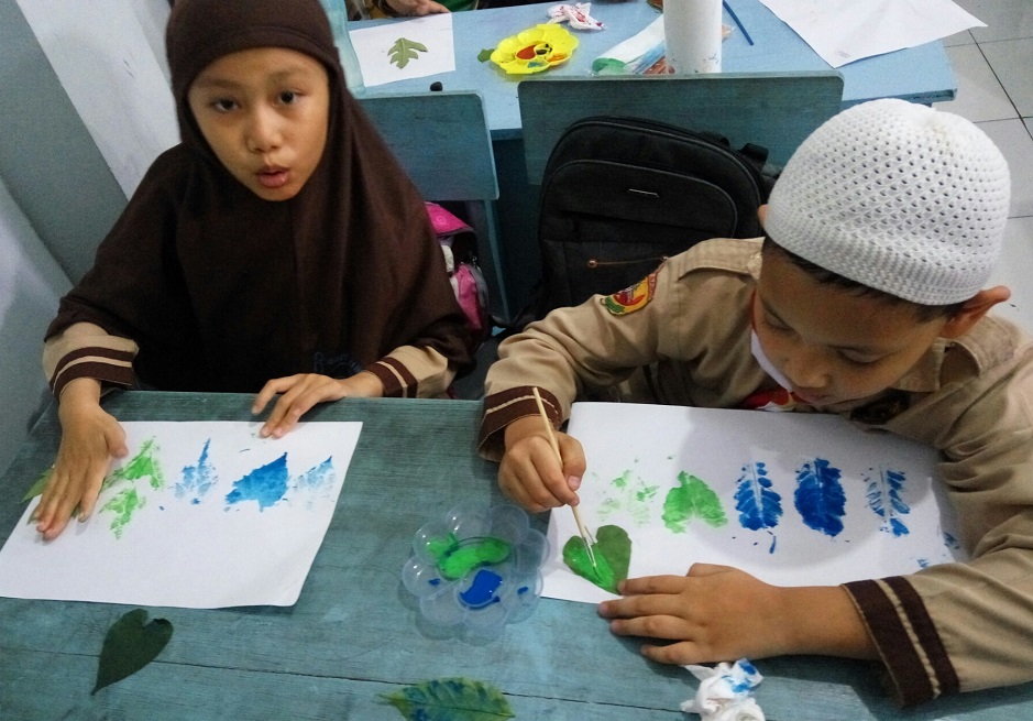 Berkarya Seni Lukis dengan Teknik Cap Tempel SDITSMPIT Wirausaha