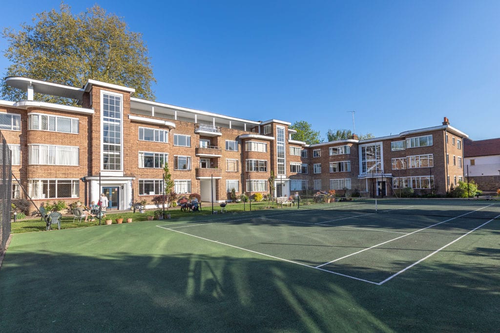 3 bedroom apartment to rent in Kingfisher Court, East Molesey KT8 Swift Property