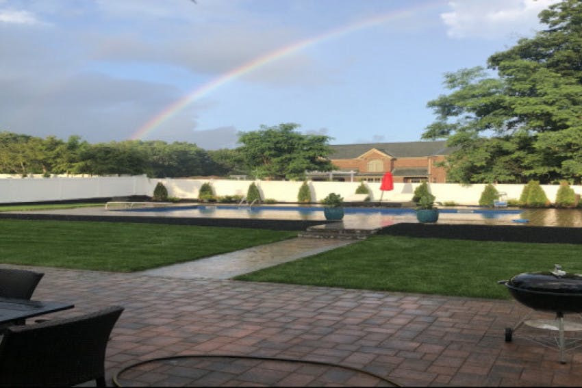 Beautiful large Pool in safe neighborhood Private Pool in Hauppauge