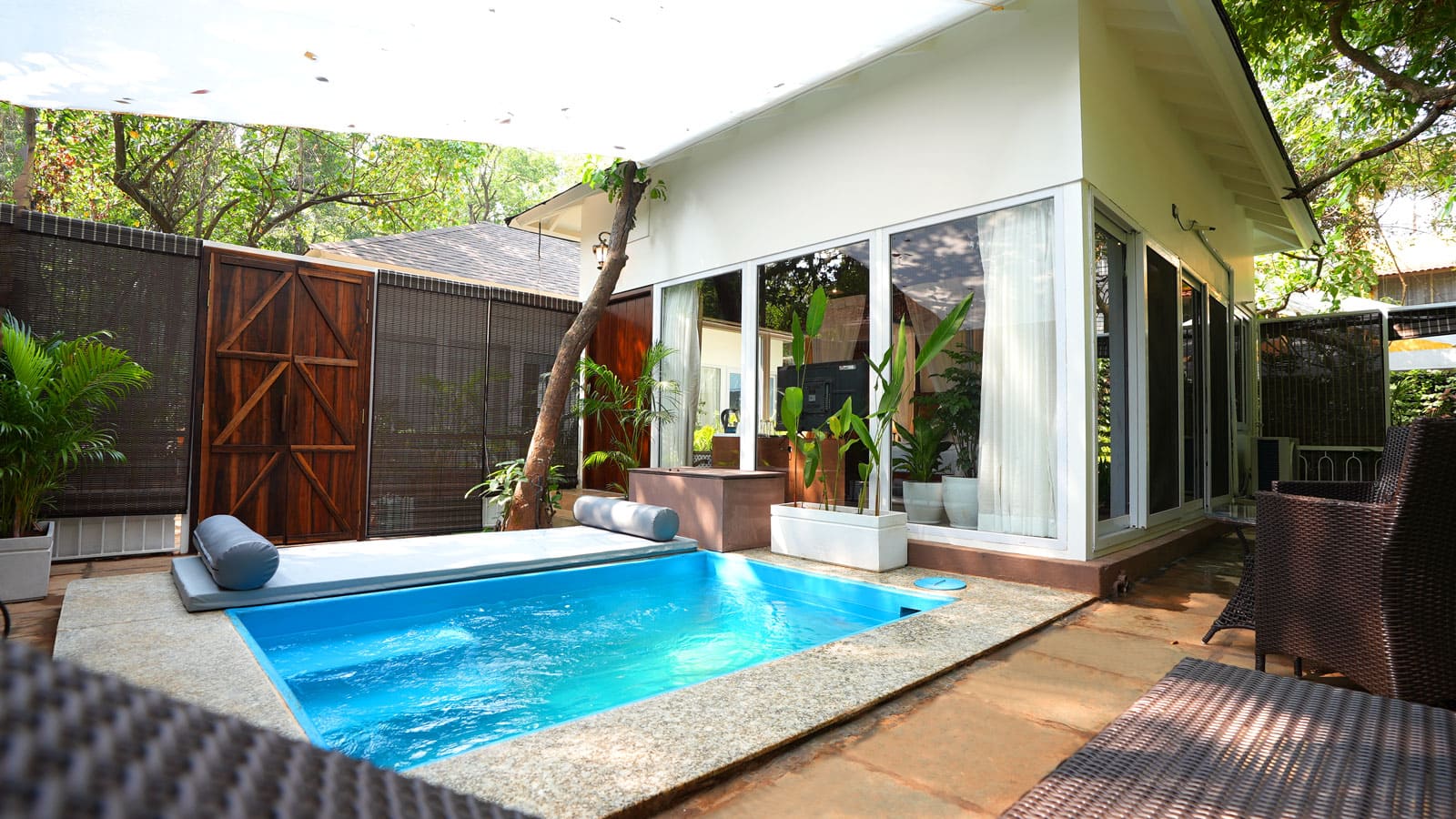 Best Hotel in North Goa Near Vagator Beach Swim Up