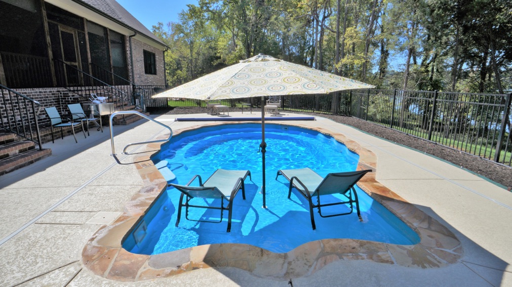 Tanning Ledges Add a Designer's Touch to Your Pool