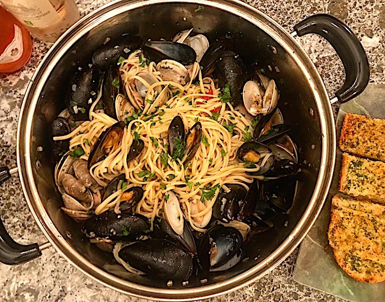 Best Linguine With Clams Recipe That Anyone Can Tackle