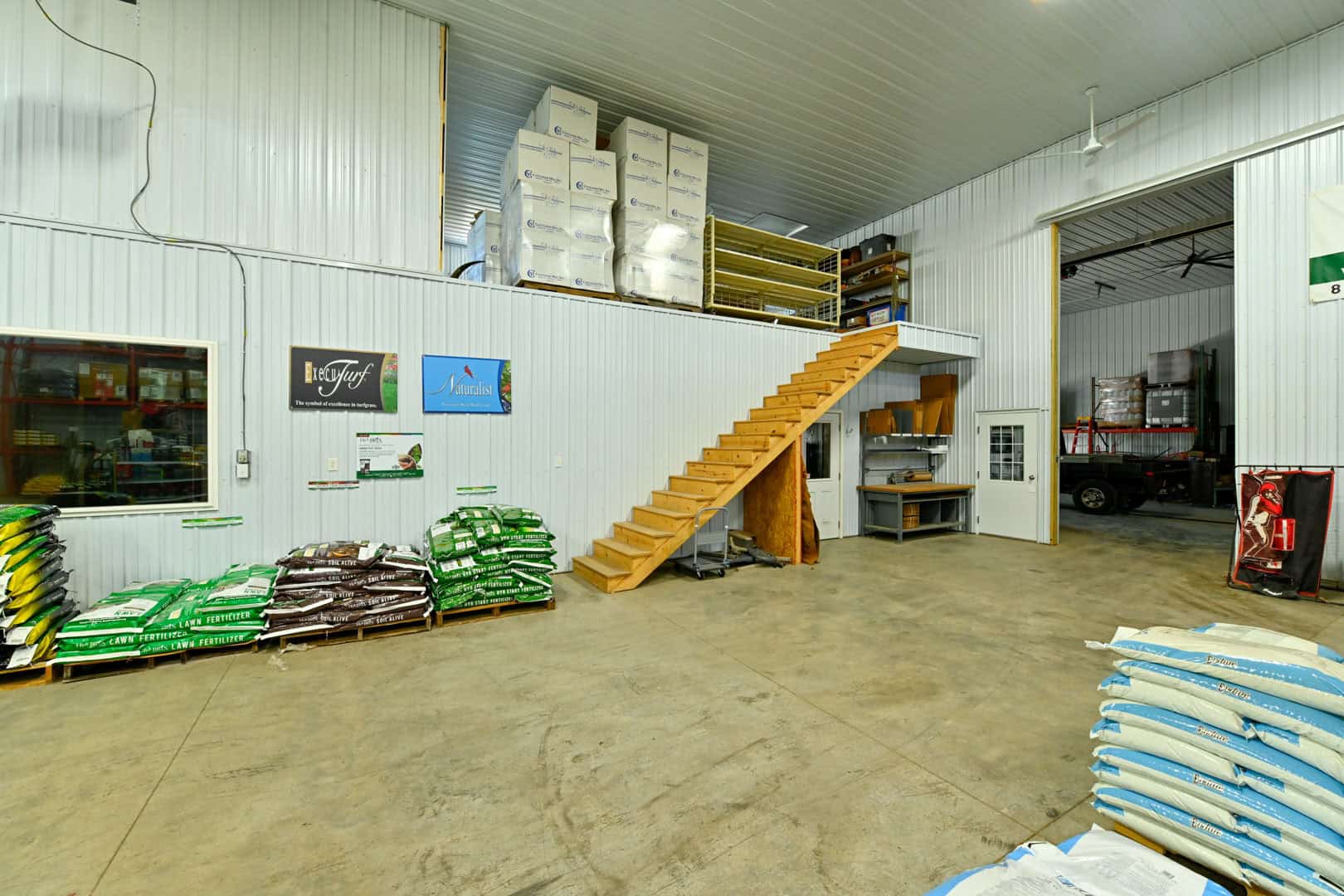 PostFrame Farm Shop Swiss Construction