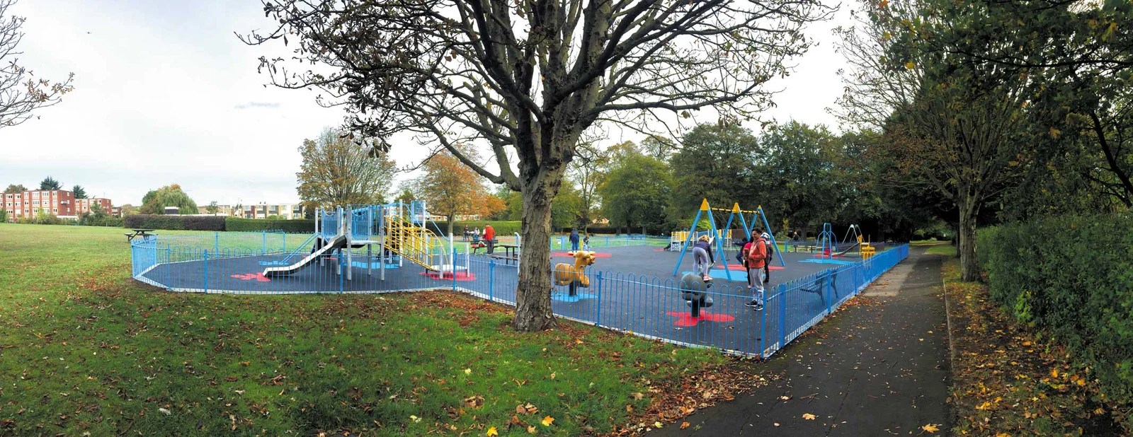 Monitoring air quality in Elmhurst Gardens playground South Woodford