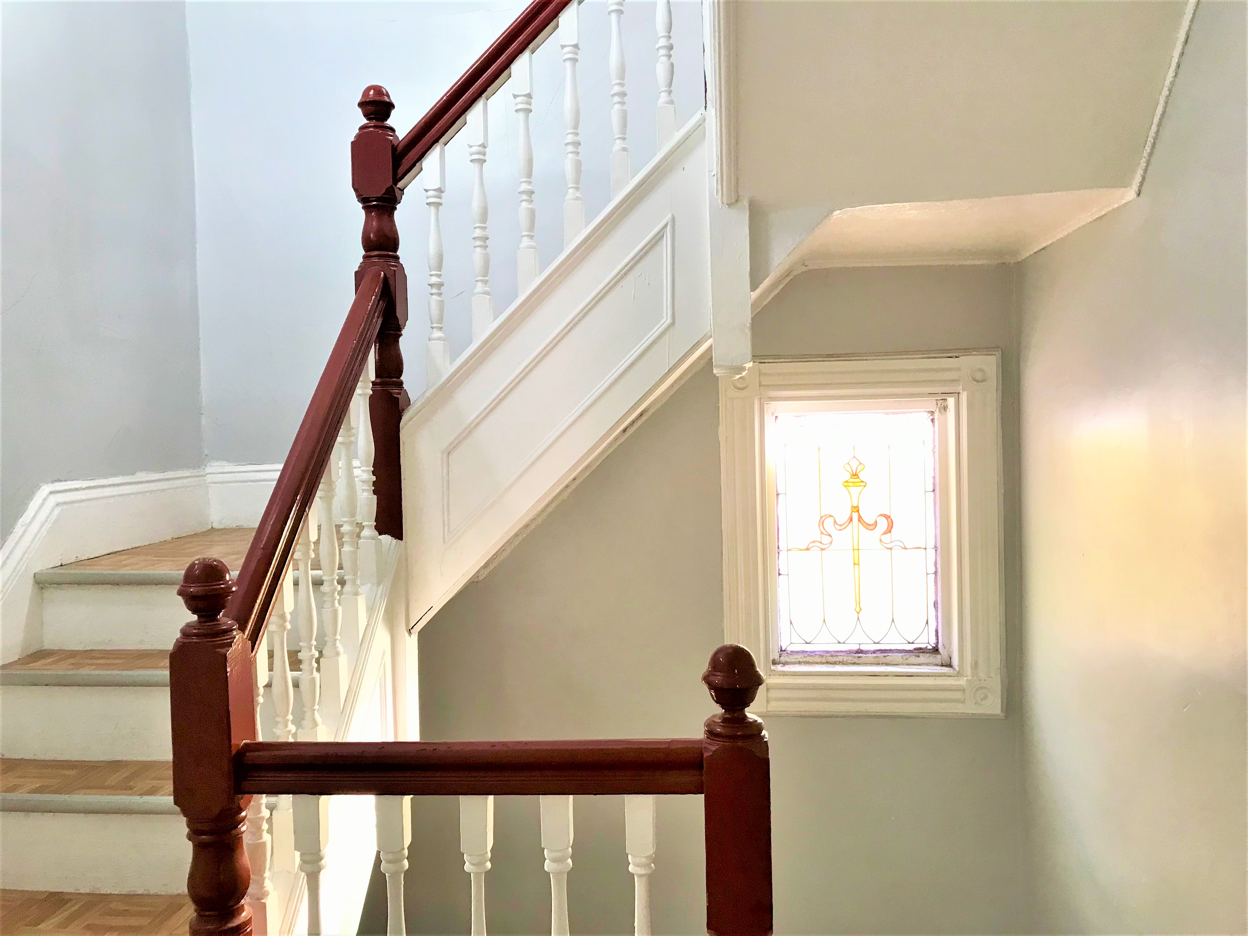 8 stairs Syalerts Realty