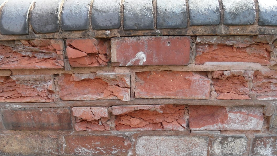 How to turn modelling putty into a material for brick restoration
