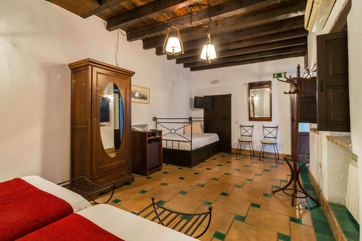 Chambres de l’ Casa del Capitel Nazarí à Granada. Site Web