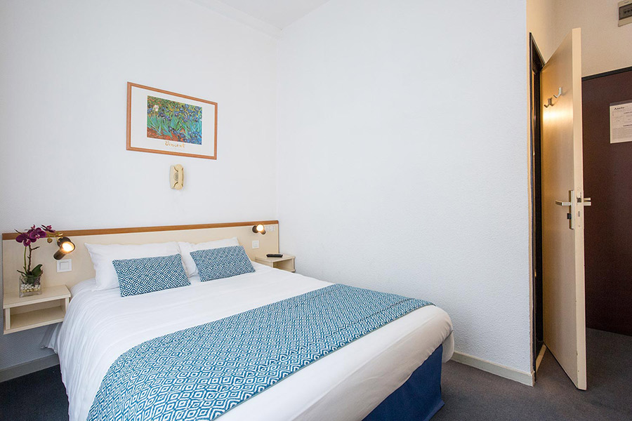 Rooms of Hotel in Lourdes. Official site.