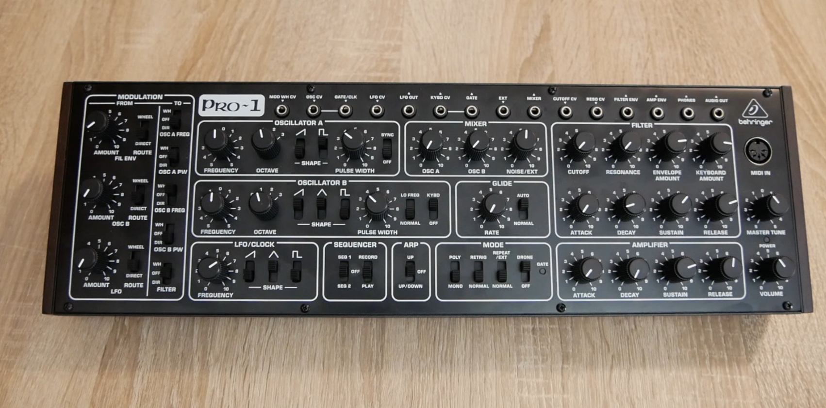 ブラック Pro1 Behringer シンセ
