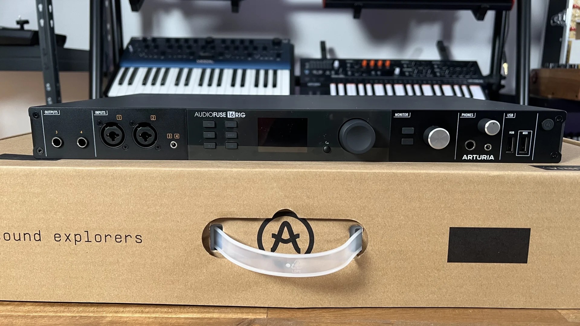 AudioFuse 16Rig Unboxing SYNTH ANATOMY