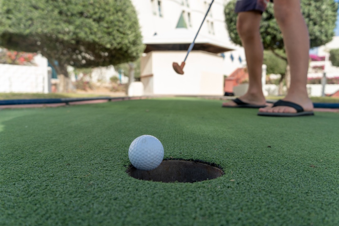 How to Build a Backyard Putting Green with Artificial Grass