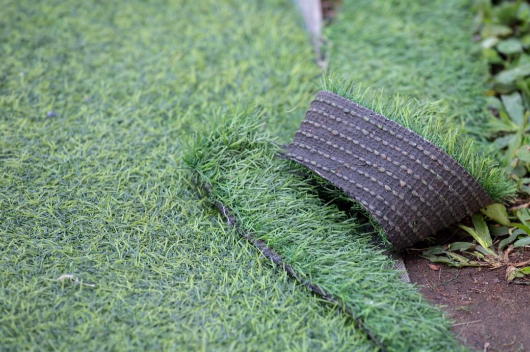 Tips for Installing Artificial Grass on Dirt Surfaces