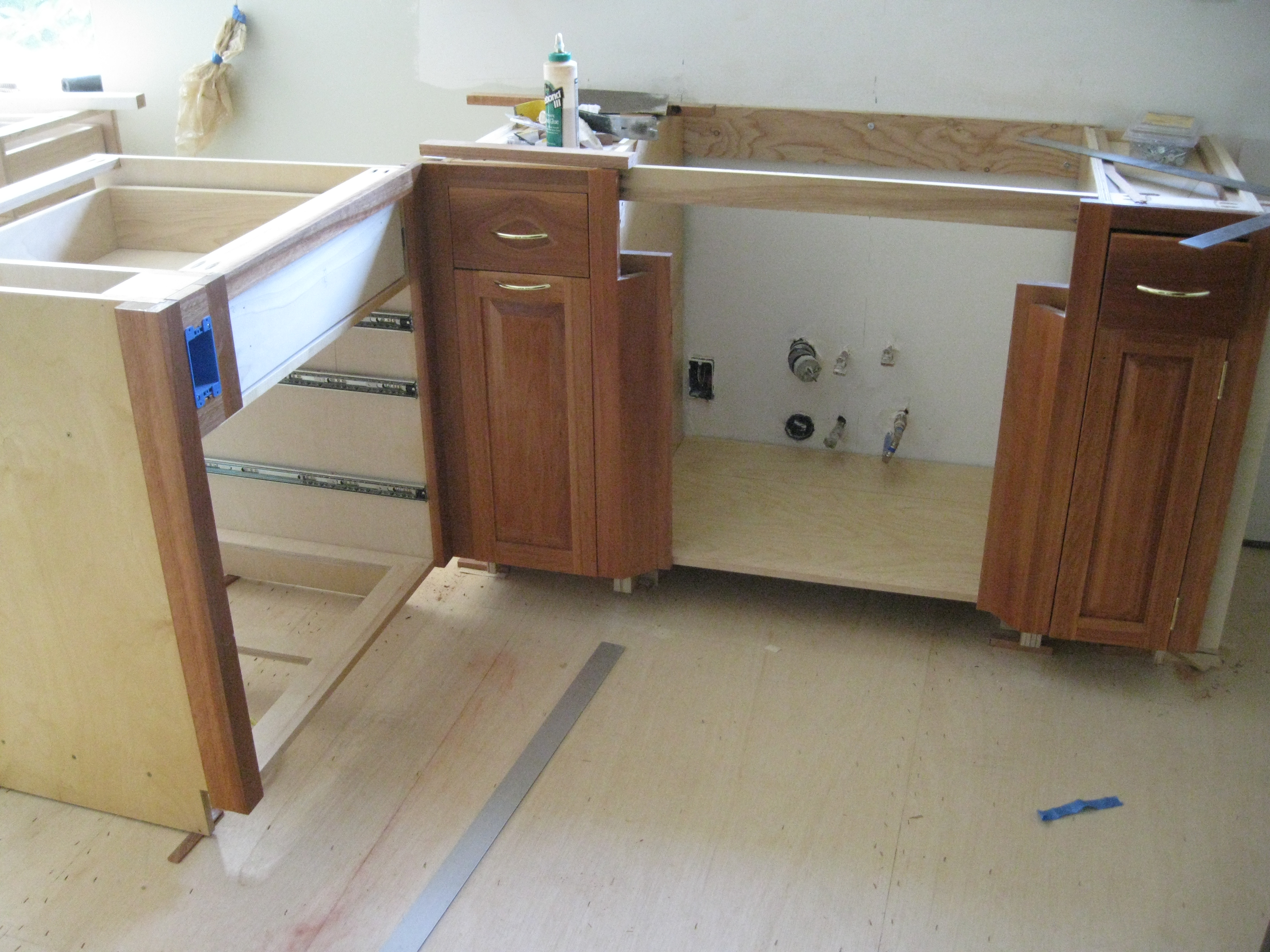 Lower Cabinets Installation (3648 x 2736 Pixel)