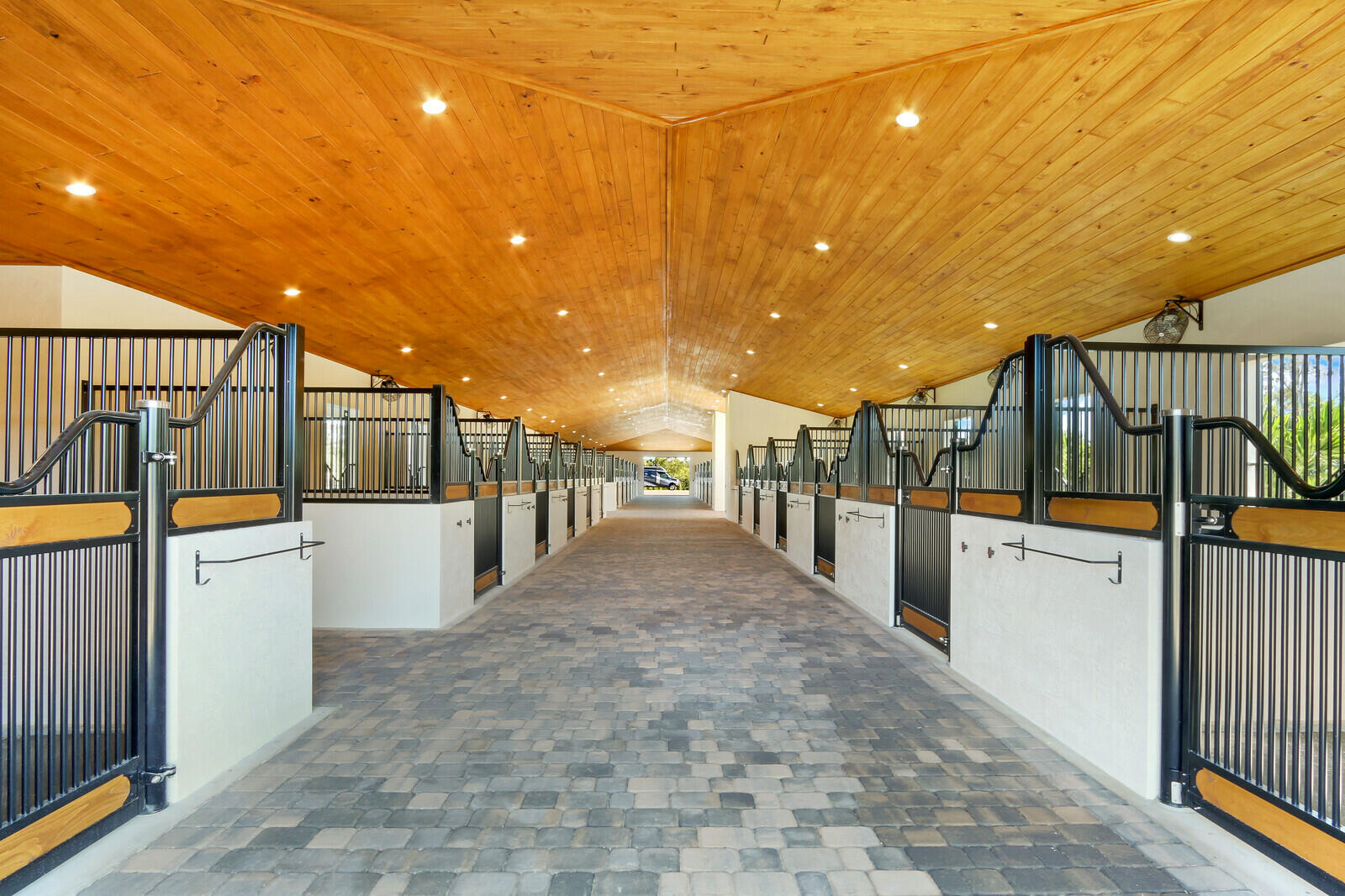 Image Gallery Stalls System Equine