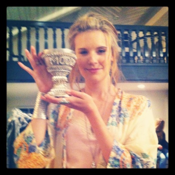 Nueva twipic de Maggie Grace en el set de Californication