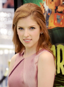 Anna Kendrick en Los Angeles premiere of "ParaNorman" at AMC CityWalk