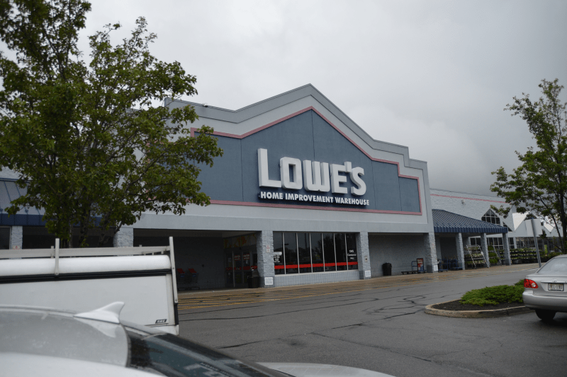LOWE'S Home Improvement Warehose 흐르는 시간 속에서