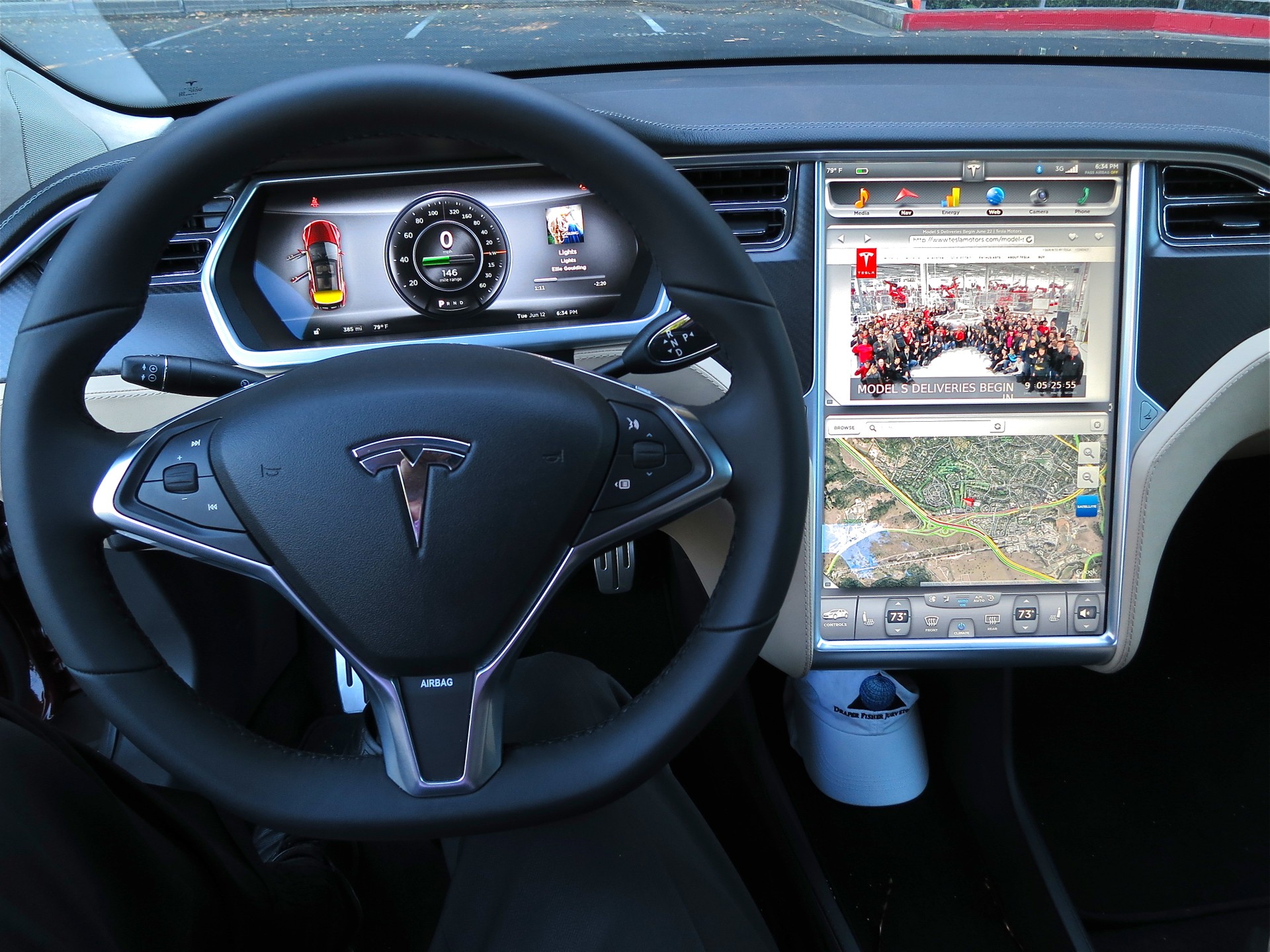 Carro da Tesla roda Apple CarPlay com um Raspberry Pi modificado por