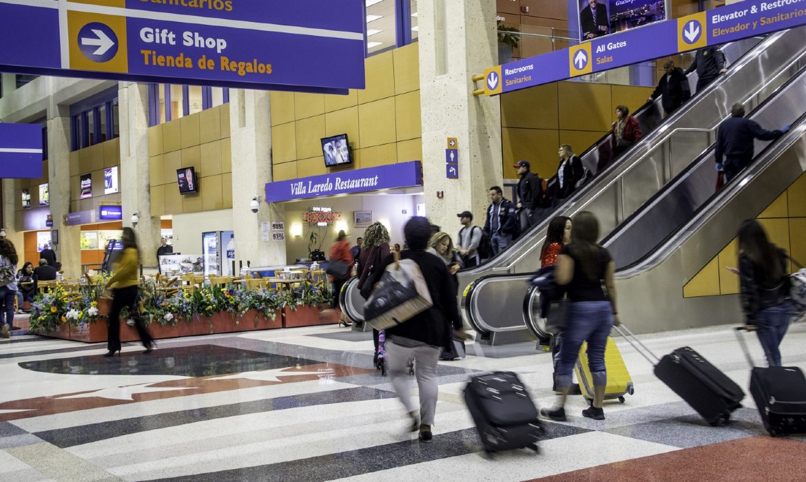 Destinarán 100 mdd para mejorar infraestructura de Aeropuerto de Laredo T21