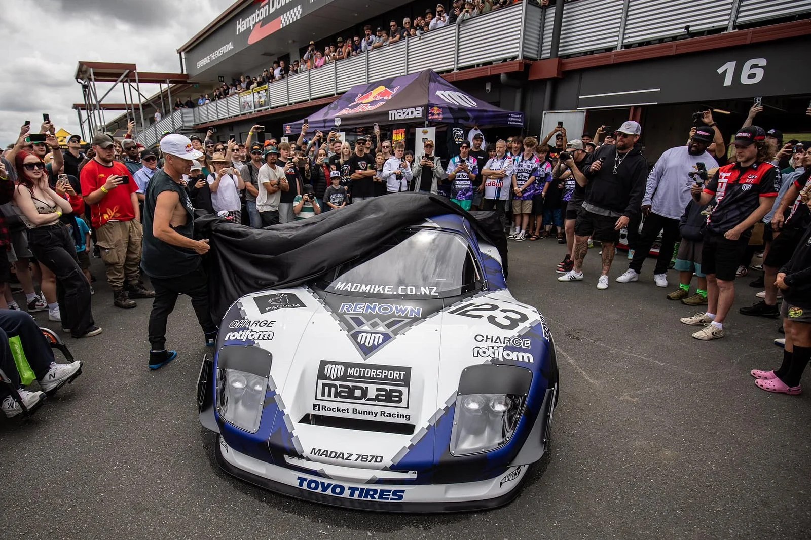 Представлений перший у світі п’ятироторний автомобіль T4