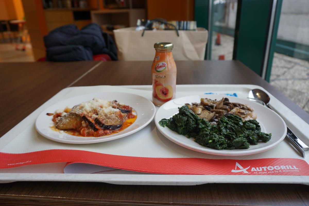 ボローニャ空港のカフェテリア「AUTO GRILL」はこんなところ たびこふれ