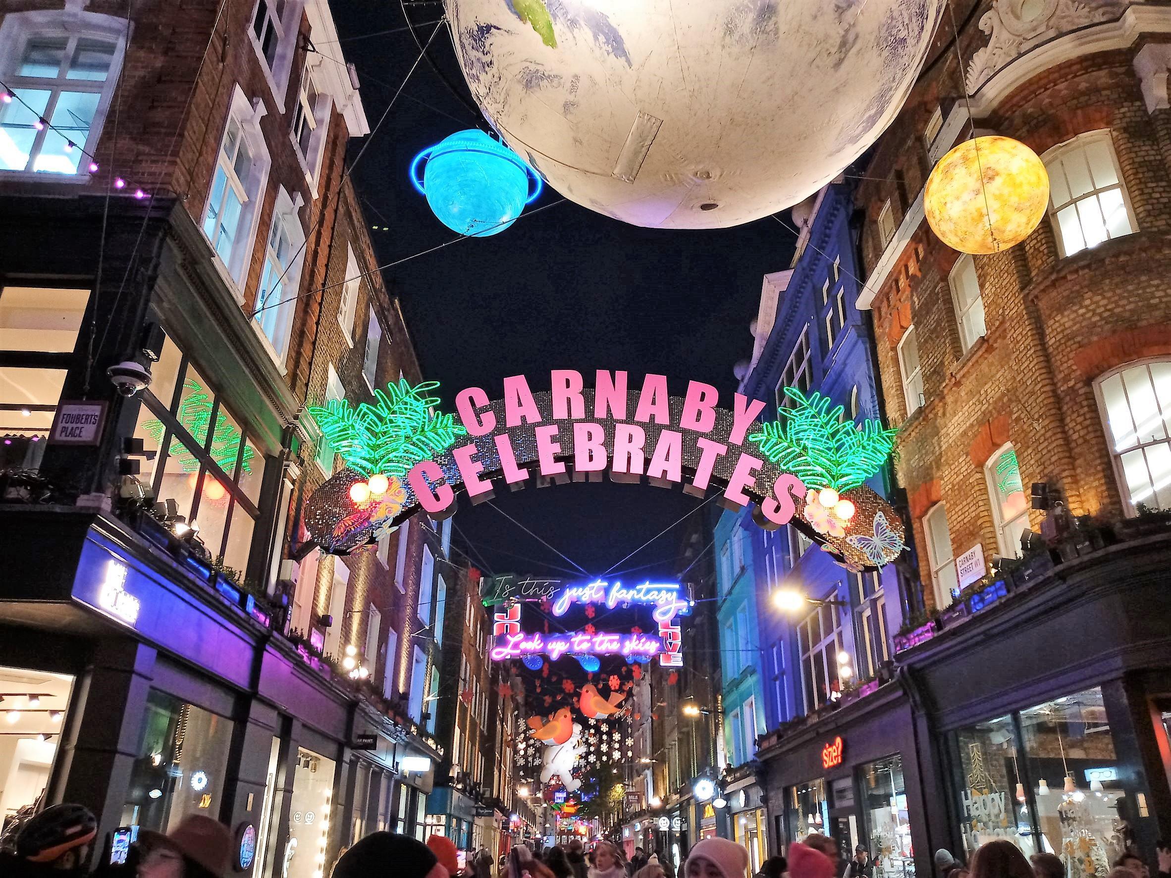 【ロンドン】カーナビ―・ストリートのクリスマスイルミネーション たびこふれ