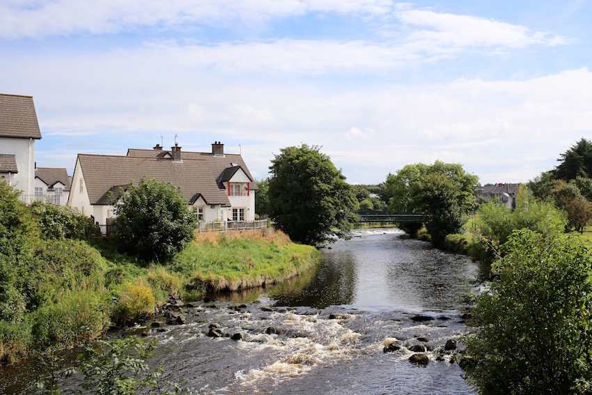 「ブッシュミルズ（Bushmills）」アイルランド島の北端で出逢った水色の空の町 旅のアシアト👣