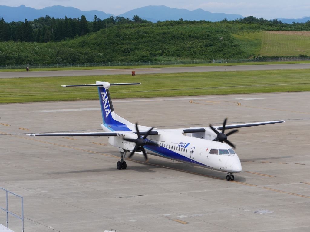 羽田周辺】プロペラ機は珍しいな - 飛行機が好きになりました Ana〉コロナ需要減のため羽田路線にプロペラ機Dhc8-Q400を使用（2020年6月） | たびの環状