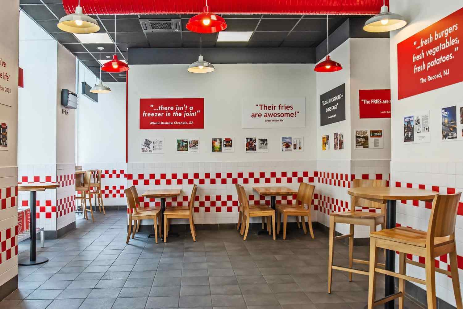 FIVE GUYS, MILANO Table Place Chair