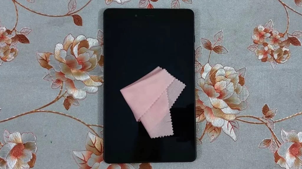 How To Clean Tablet Screen Like a Pro