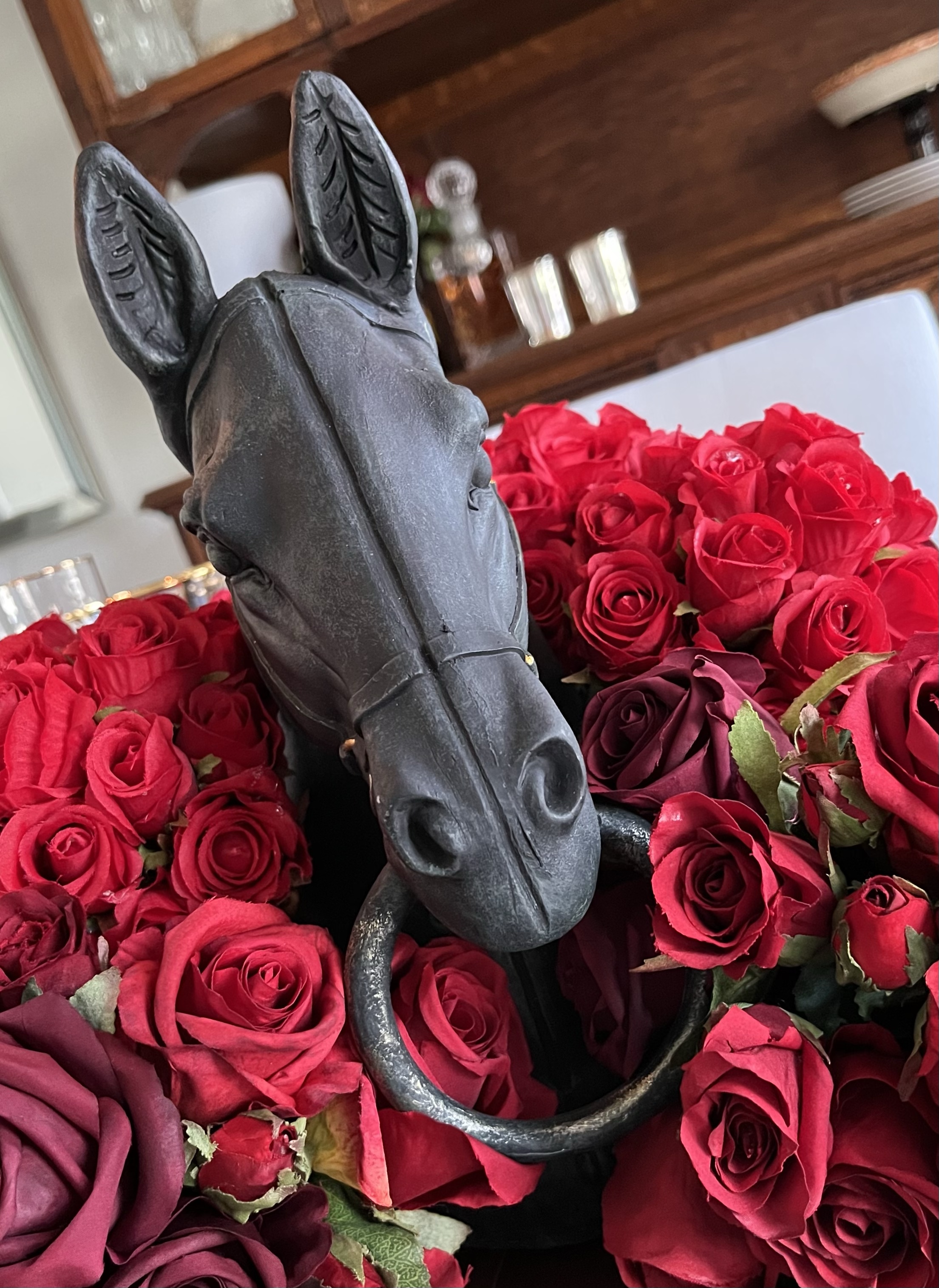 Kentucky Derby 2022 Relaxed Formal Attire Tablescapes at Table