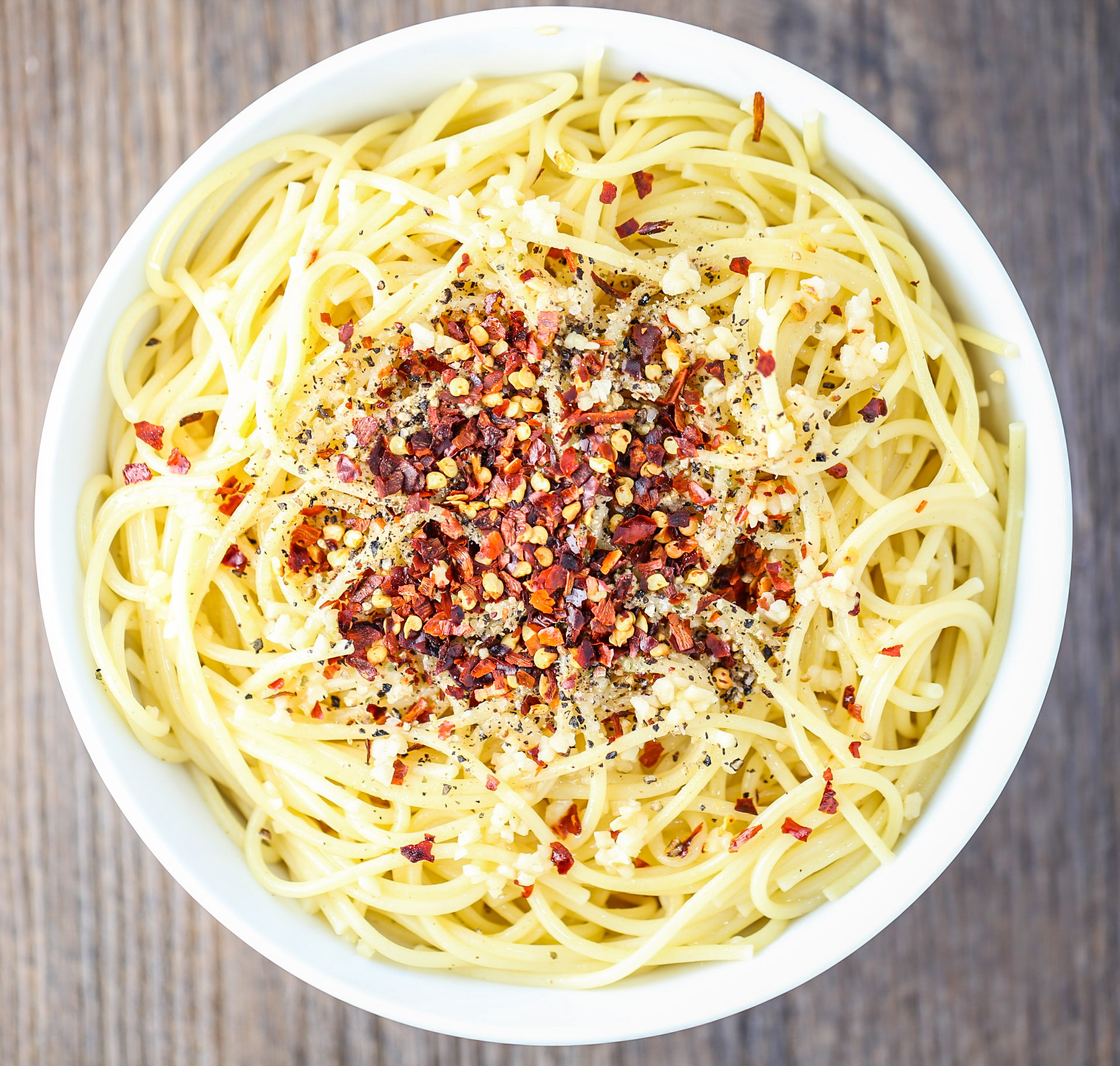 Simple and Spicy Garlic Spaghetti Tabs & Tidbits